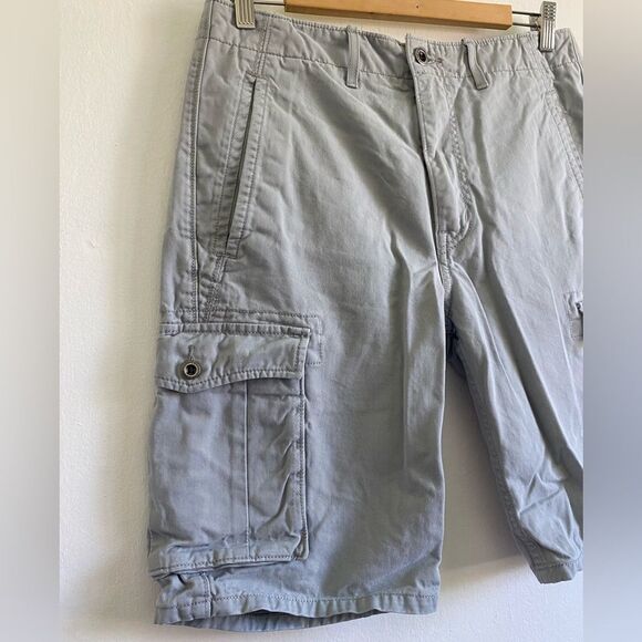 Levi’s Cargo Shorts bundle of Two Cream and gray Size 30 Street wear - Picture 4 of 8